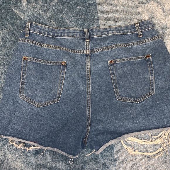 Boohoo distressed high waisted denim shorts - Picture 5 of 6